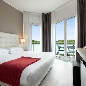 Camera basic con letto king size